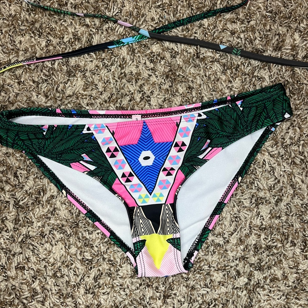 Bikini - Picture 4 of 7